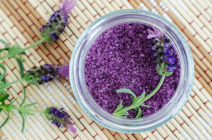5 Lavender Oil Uses & Benefits For Face And Skin