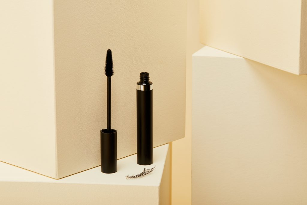 How to prevent mascara running down the face?