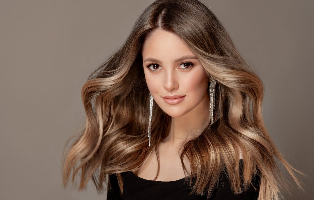 How to lighten hair with lemon juice overnight?