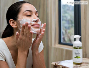httpswww.antiagingbeautyzone.comimagesgreen-tea-washing-face.jpg_20250612171136