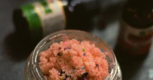 httpscdn-fastly.upstyledaily.commedia202107266489830epsom-salt-foot-scrub-diy-for-soft-silky-feet-at-home.jpgsize1200x628_20250703105324