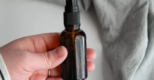 httpscdn-fastly.upstyledaily.commedia202201127725526diy-refreshing-scalp-spray-for-hair-growth.jpgsize1200x628_20250702064424