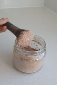 httpsnourishmecookery.com_.auwp-contentuploads202310Best-Natural-Dry-Shampoo-Recipe-on-brush.jpg_20250702092320