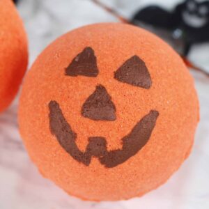 httpstweakandtinker.netwp-contentuploads201809Halloween-Bath-Bomb-DIY-1-e1713546374460.jpg_20250716100004