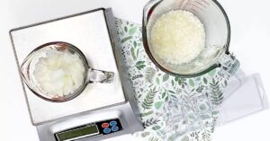 DIY_Wax_Melts_with_Beeswax_and_Botanicals_20250907081824