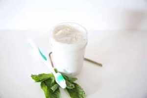 Homemade_Peppermint_Toothpaste_with_Essential_Oils_20250907044112