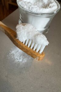Natural_Whitening_Toothpaste_with_Salt_and_Baking_Soda_20250907044203