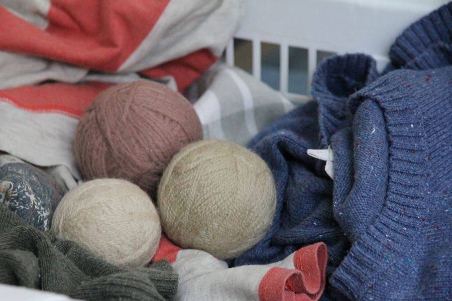 28 Felt Dryer Balls DIY Ideas Image