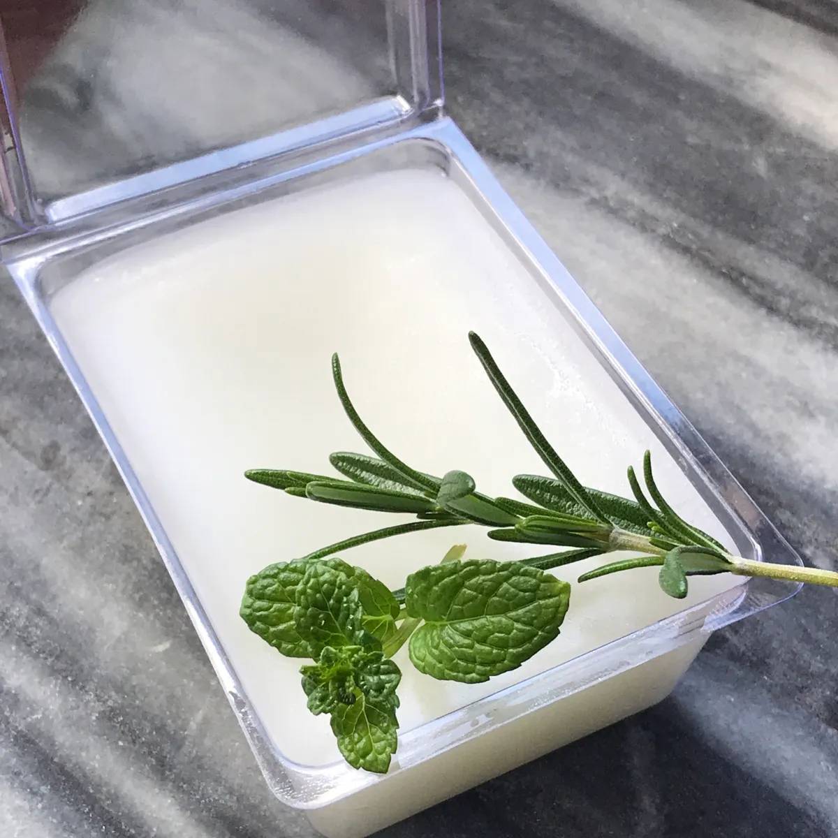 15 DIY Solid Conditioner Bar Recipes Image