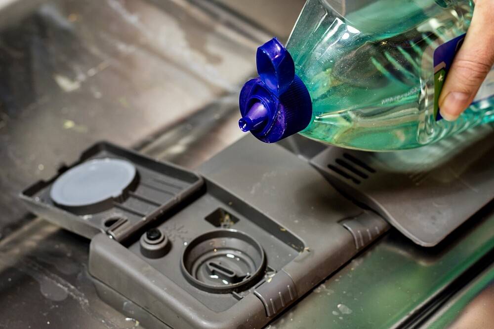 17 DIY Dishwasher Rinse Aid Recipes Image