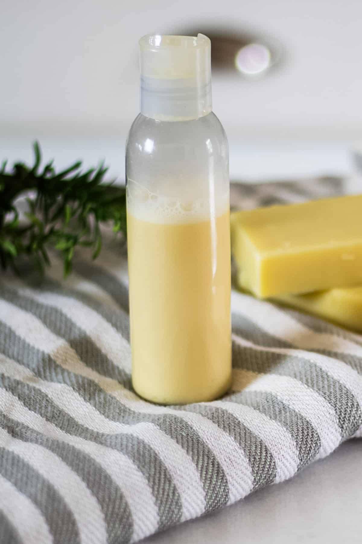 9 Rosemary Shampoo Recipes Image