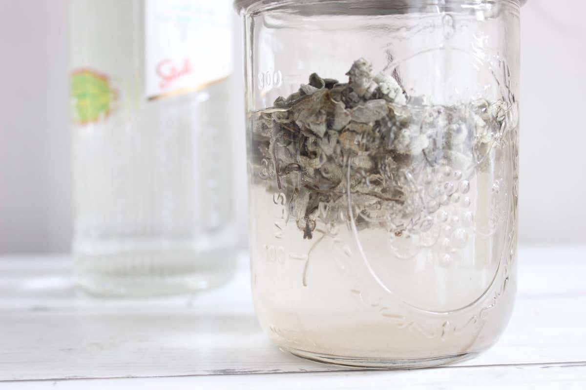 30 Tincture Recipes Image