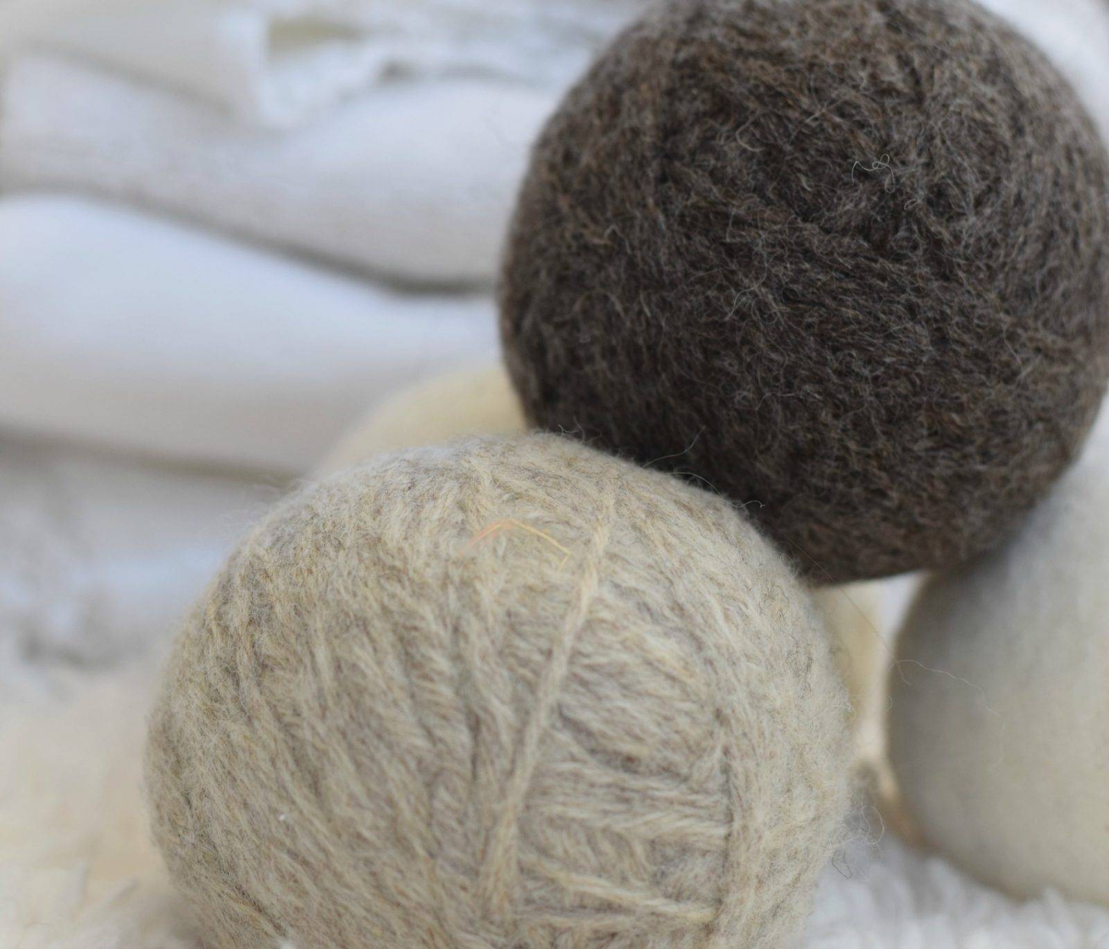 28 Felt Dryer Balls DIY Ideas Image