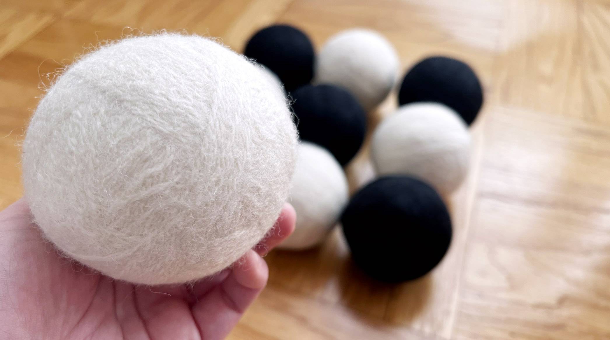 28 Felt Dryer Balls DIY Ideas Image