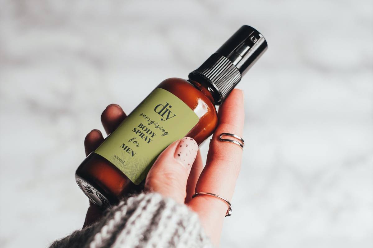 8 DIY Intimate Spray Recipes Image