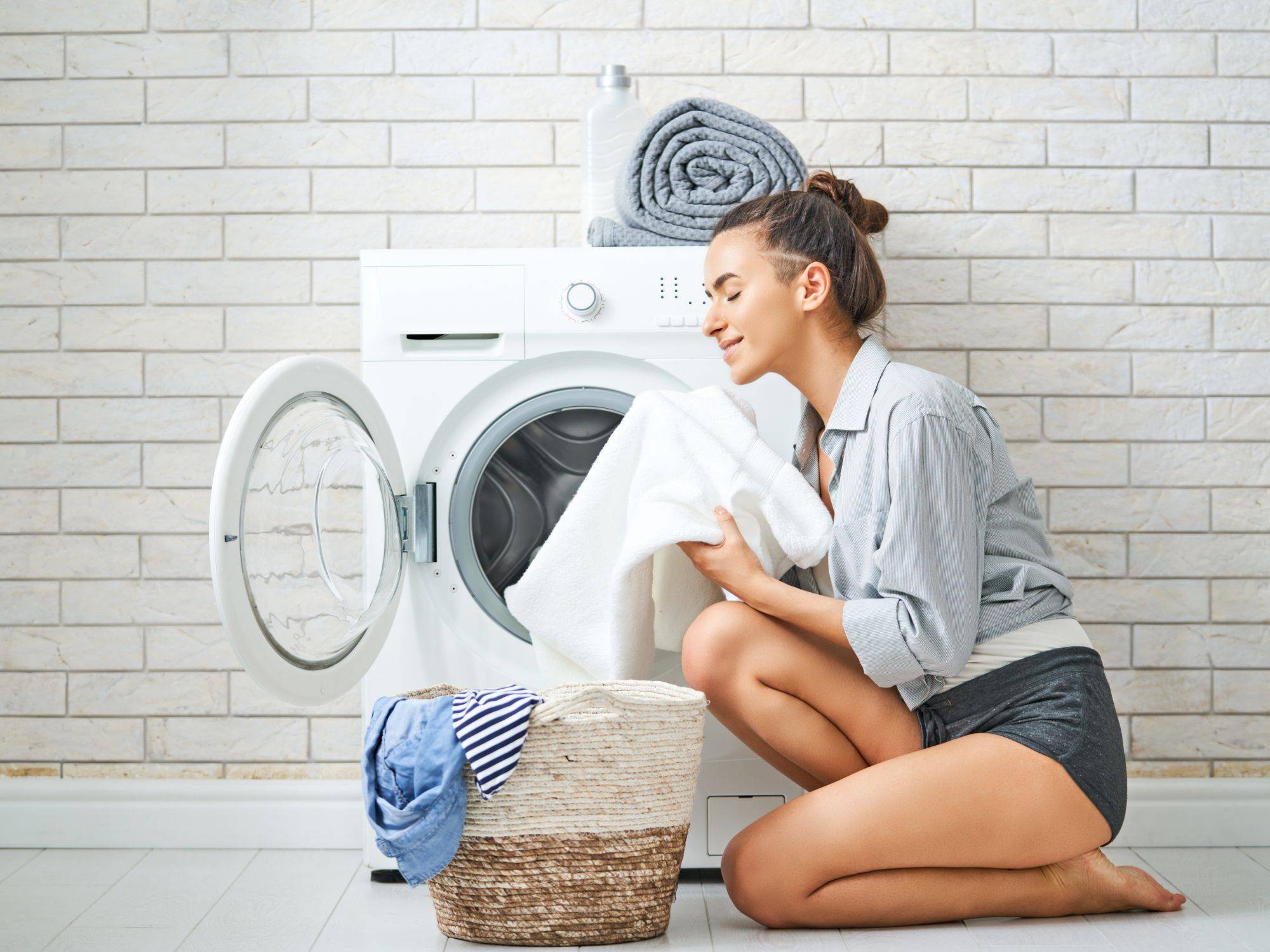 32 Essential Oil Fabric Softener Recipes Image