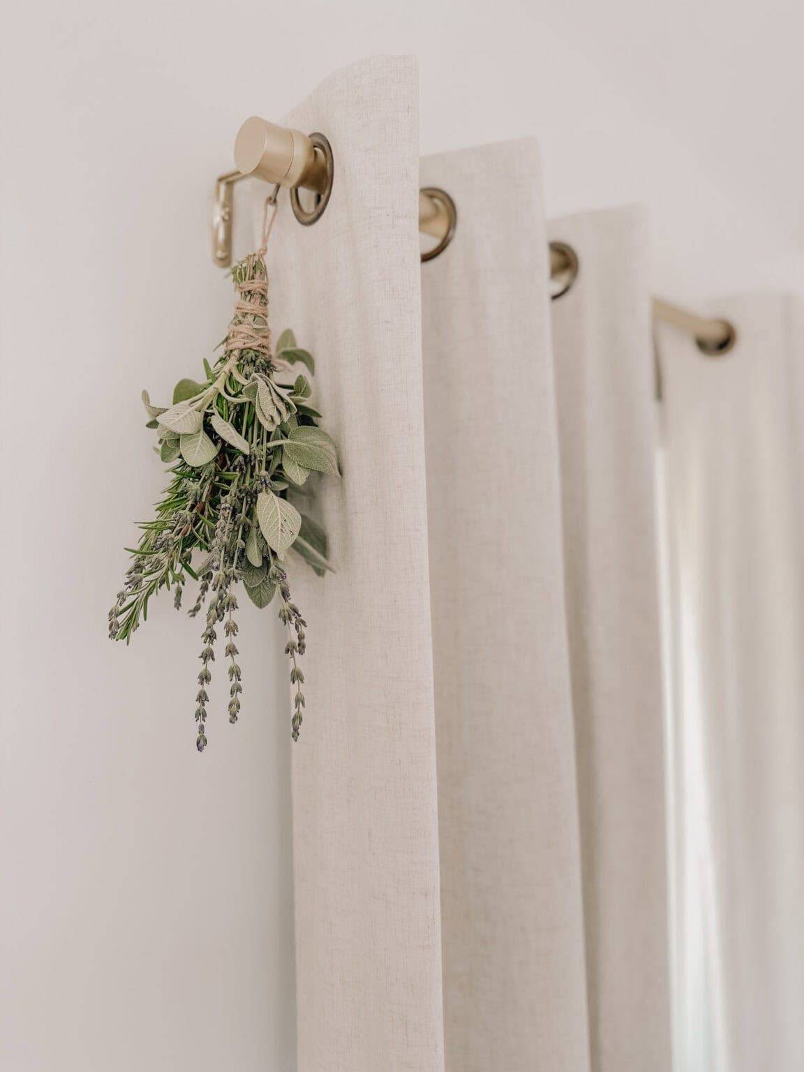 29 Linen Spray Recipes Image