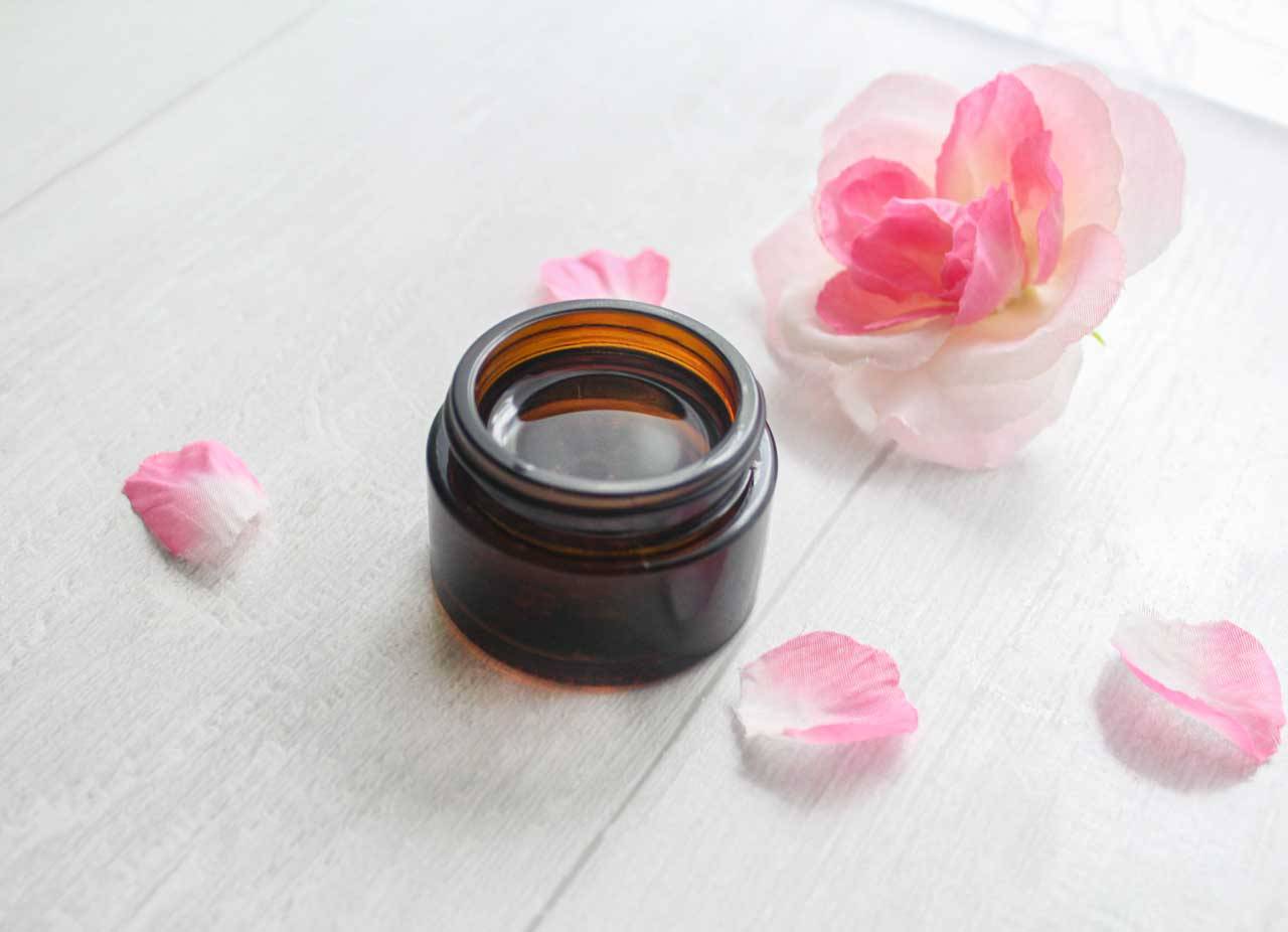 8 DIY Intimate Spray Recipes Image