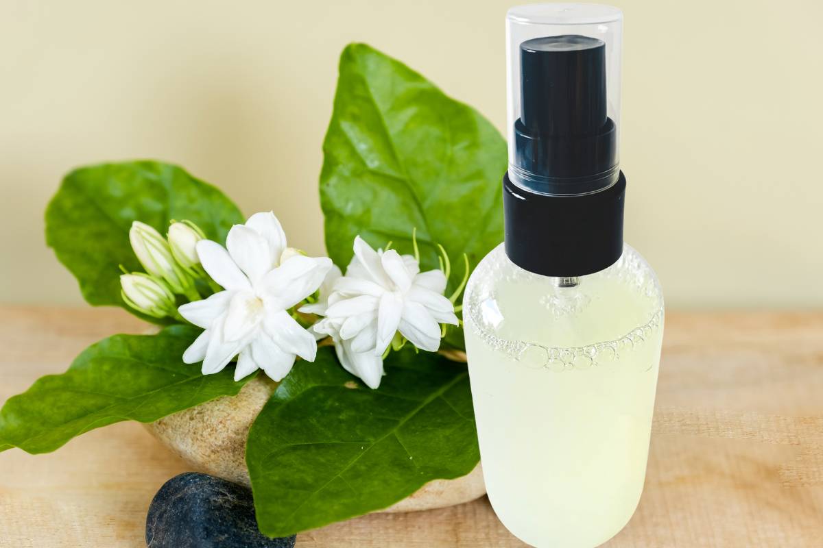 8 DIY Intimate Spray Recipes Image