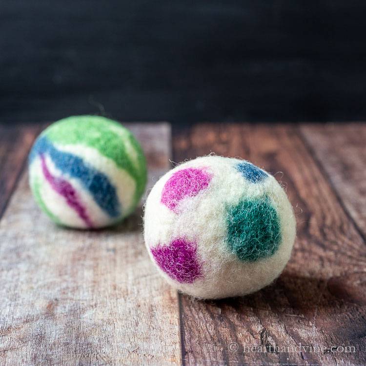 28 Felt Dryer Balls DIY Ideas Image