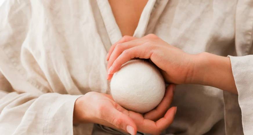 28 Felt Dryer Balls DIY Ideas Image
