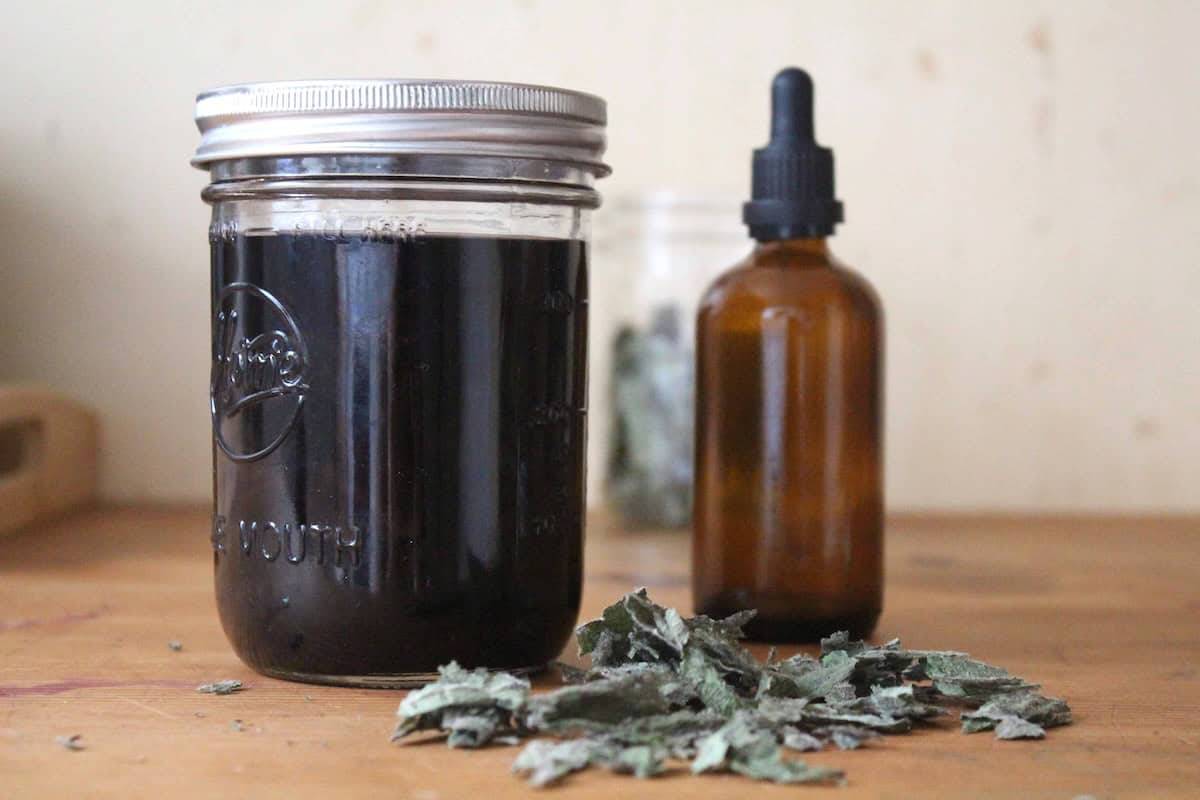 30 Tincture Recipes Image