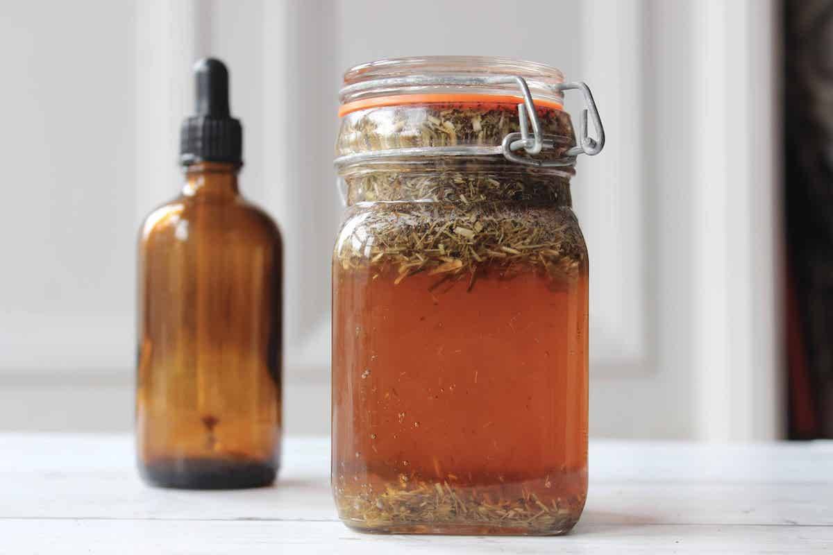 30 Tincture Recipes Image