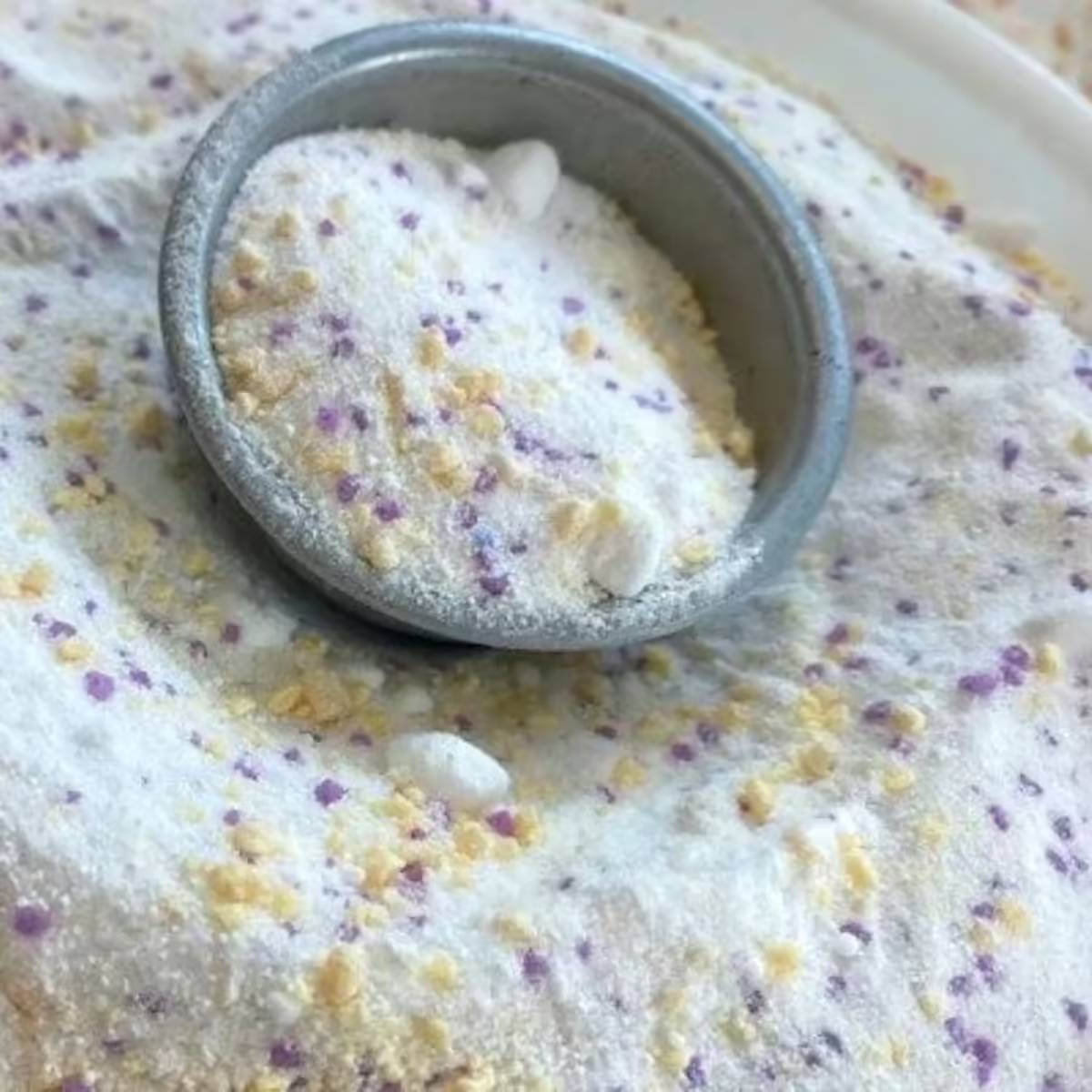 32 Laundry Scent Booster Recipes  Image