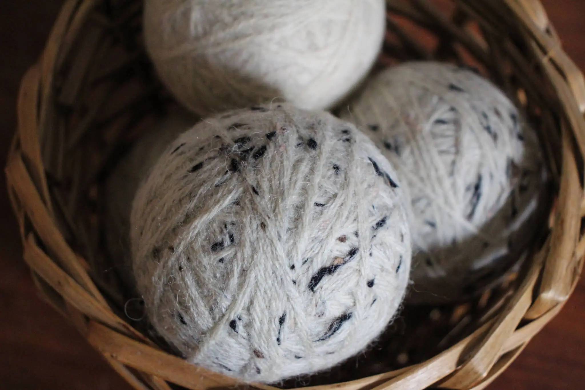 28 Felt Dryer Balls DIY Ideas Image