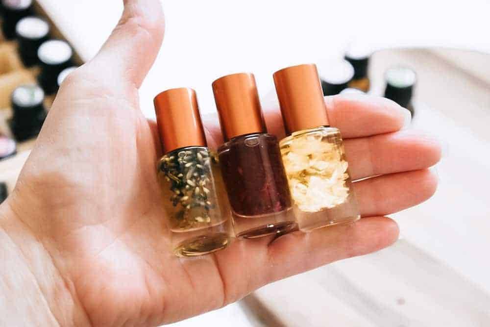 25 Essential Oil Perfume Recipes Roller Image