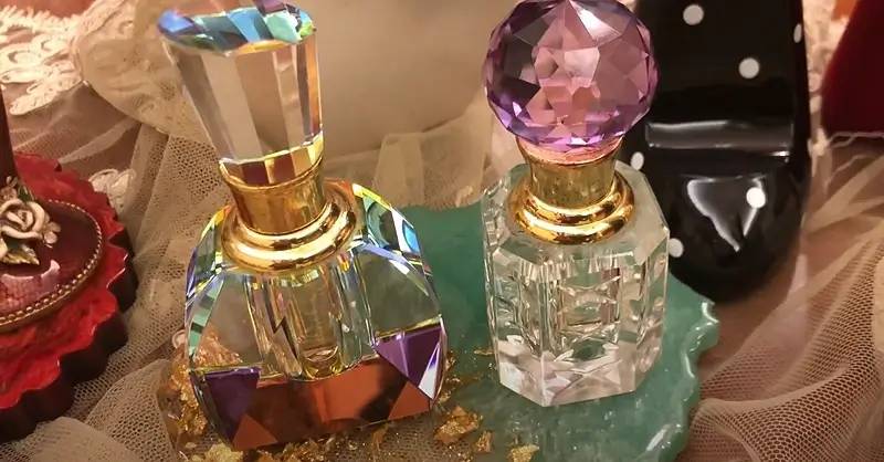 25 Essential Oil Perfume Recipes Roller Image