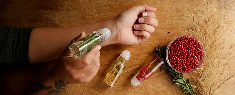 25 Essential Oil Perfume Recipes Roller Image