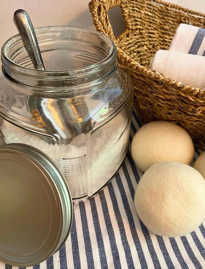 10 Homemade Laundry Sanitizer Recipes Image