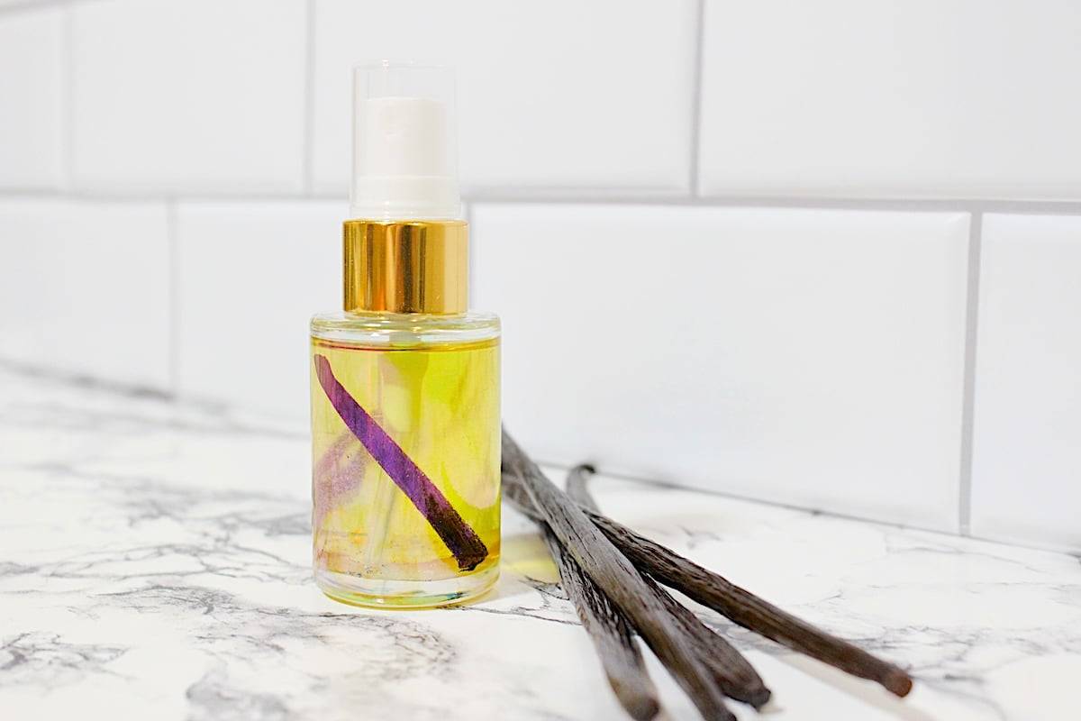 57 Floral Essential Oil Perfume Recipes Image