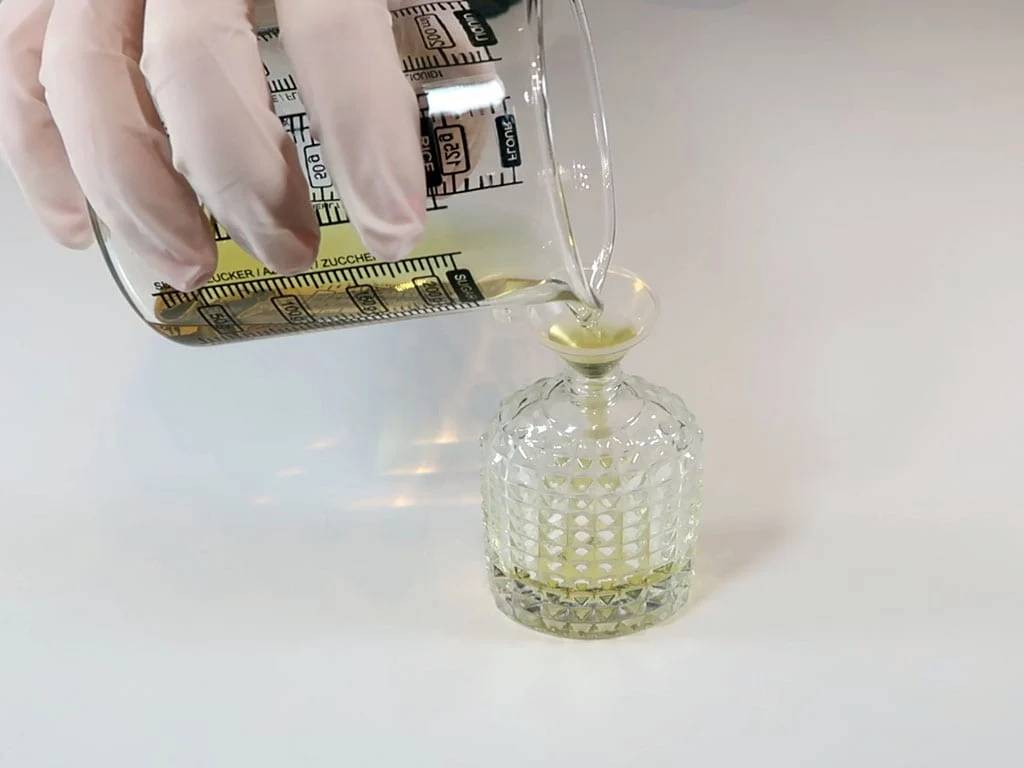 57 Floral Essential Oil Perfume Recipes Image