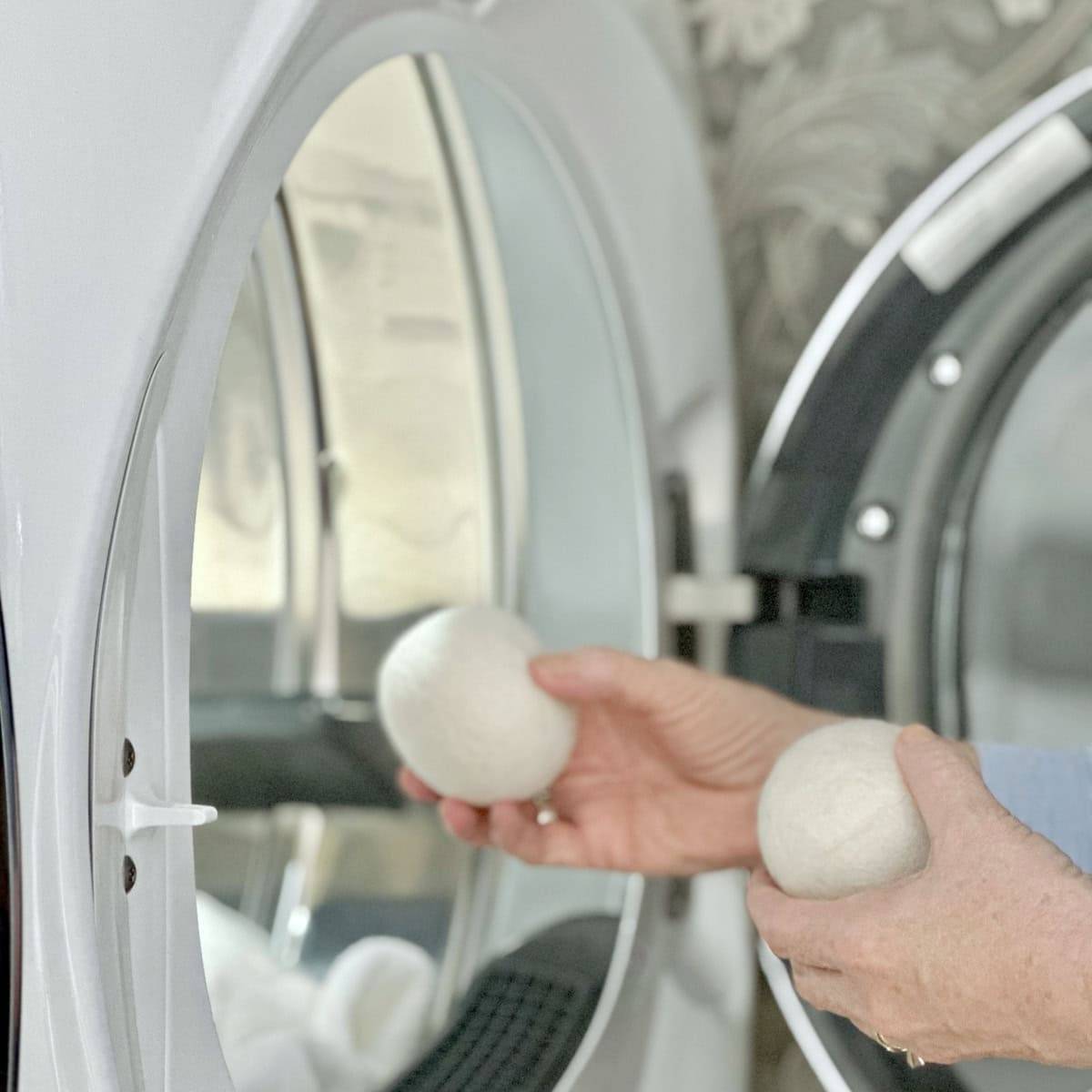 14 Essential Oil Wool Dryer Ball Spray Recipes Image