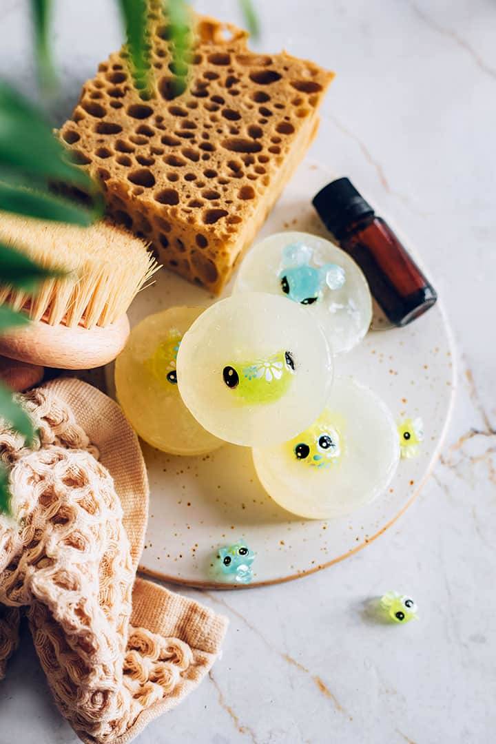 14 Clear Glycerin Melt-and-pour Jelly Soap Recipes Image