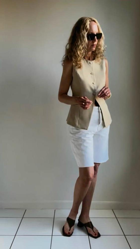 19 Beige Shorts Outfits Image