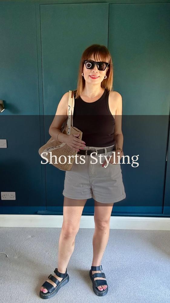 25 Black Denim Shorts Outfits Image