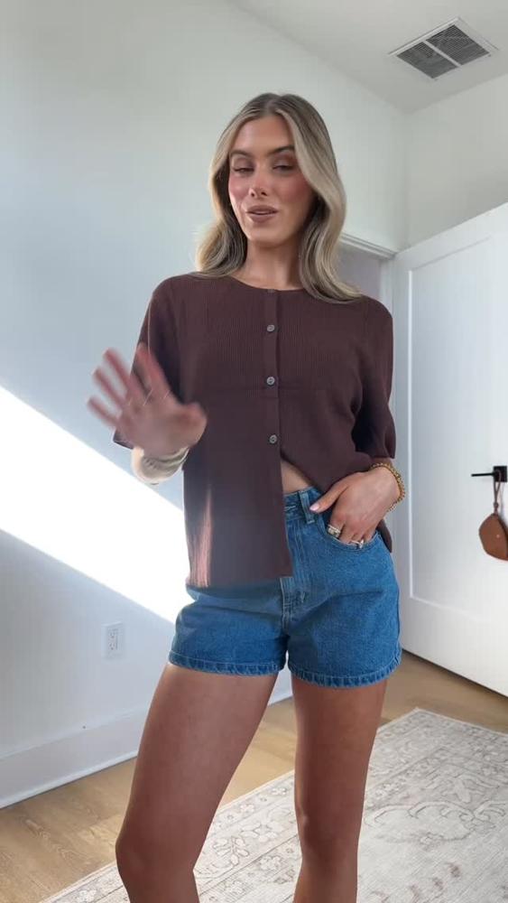 24 Blue Denim Shorts Outfits Image