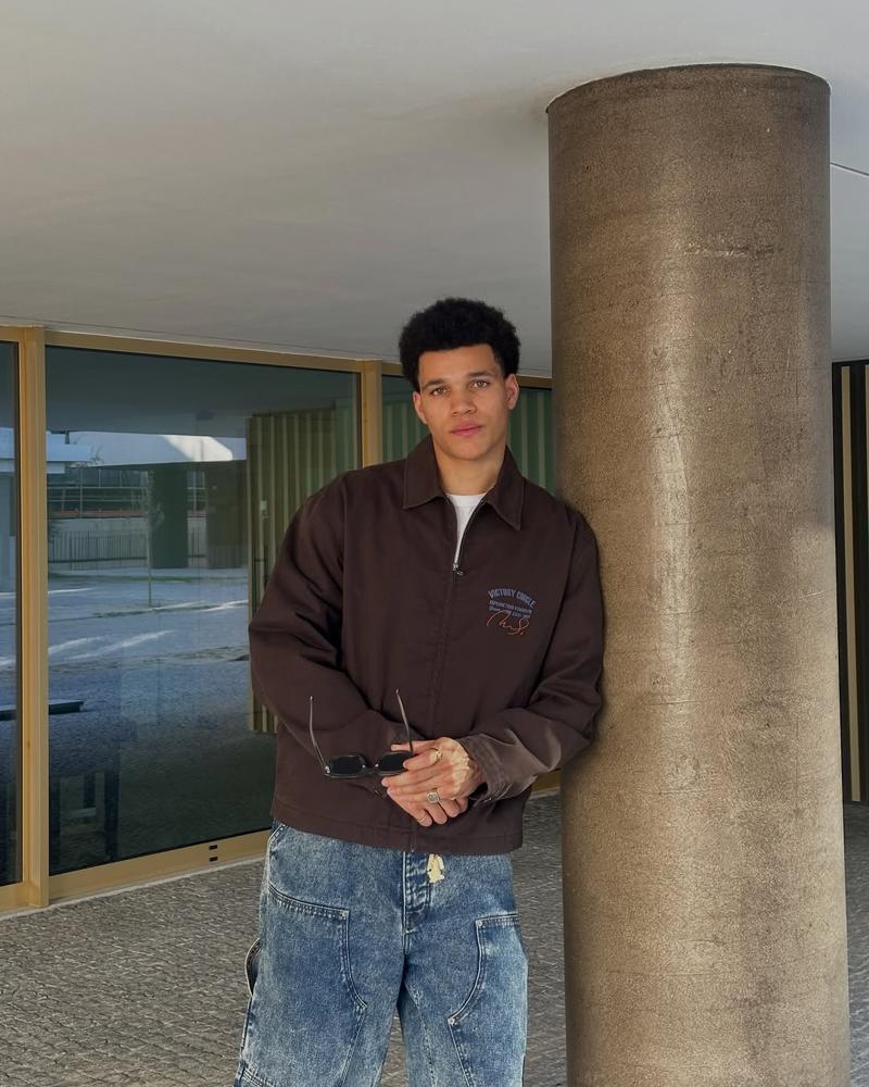 21 Grey Shorts Outfits Image
