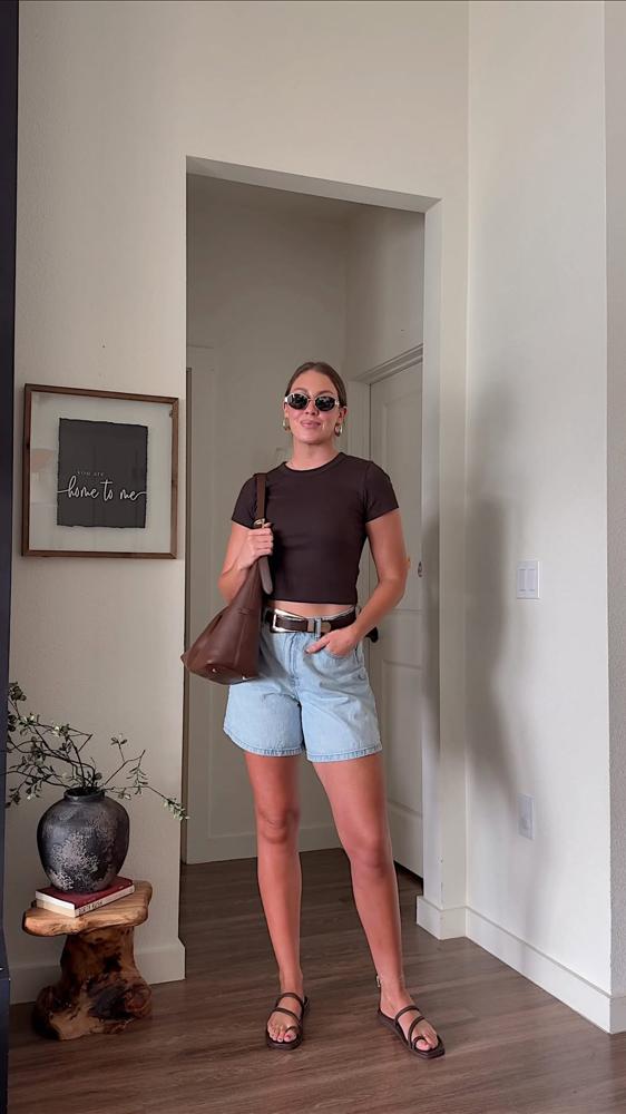 24 Blue Denim Shorts Outfits Image