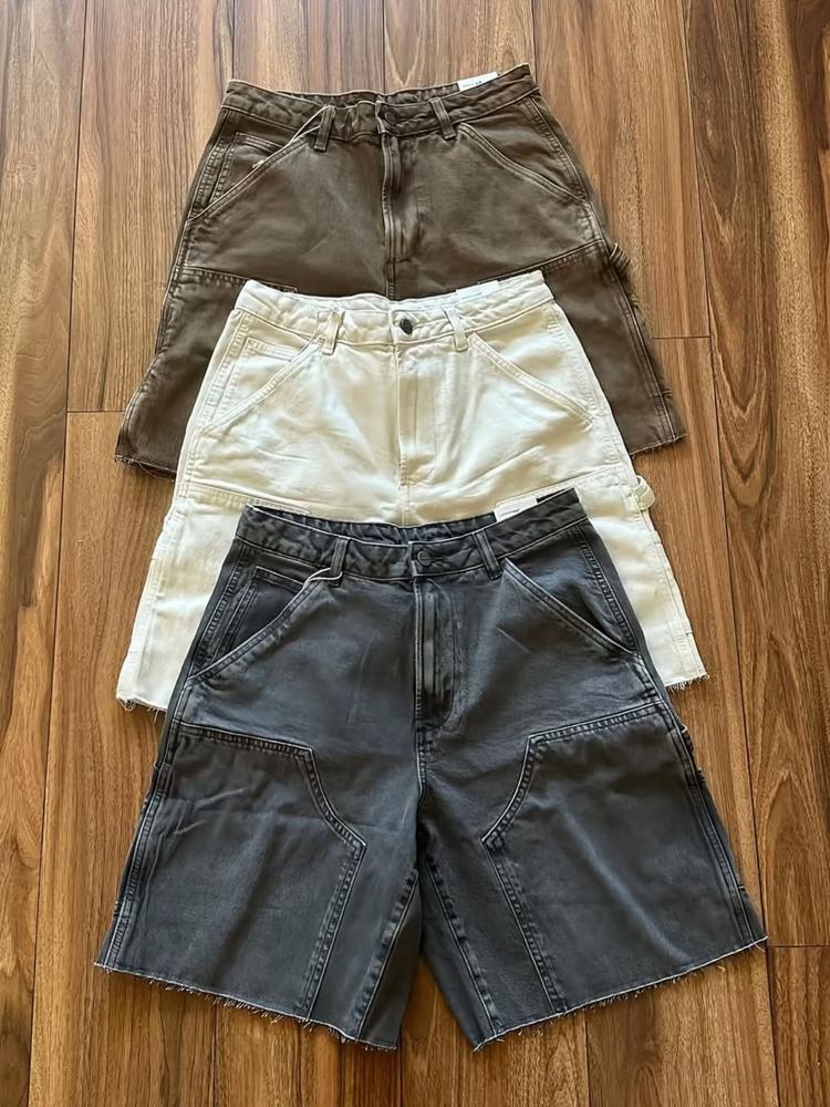 22 Grey Bermuda Shorts Outfits Image