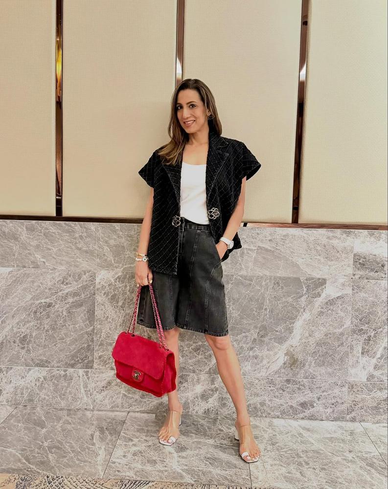 23 Black Bermuda Shorts Outfits Image
