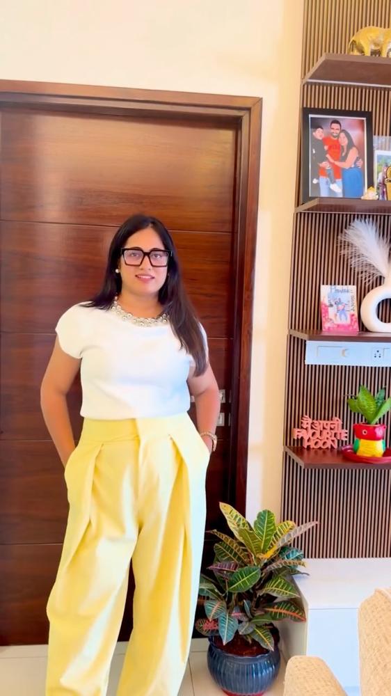 24 Yellow Linen Pants Outfits Image