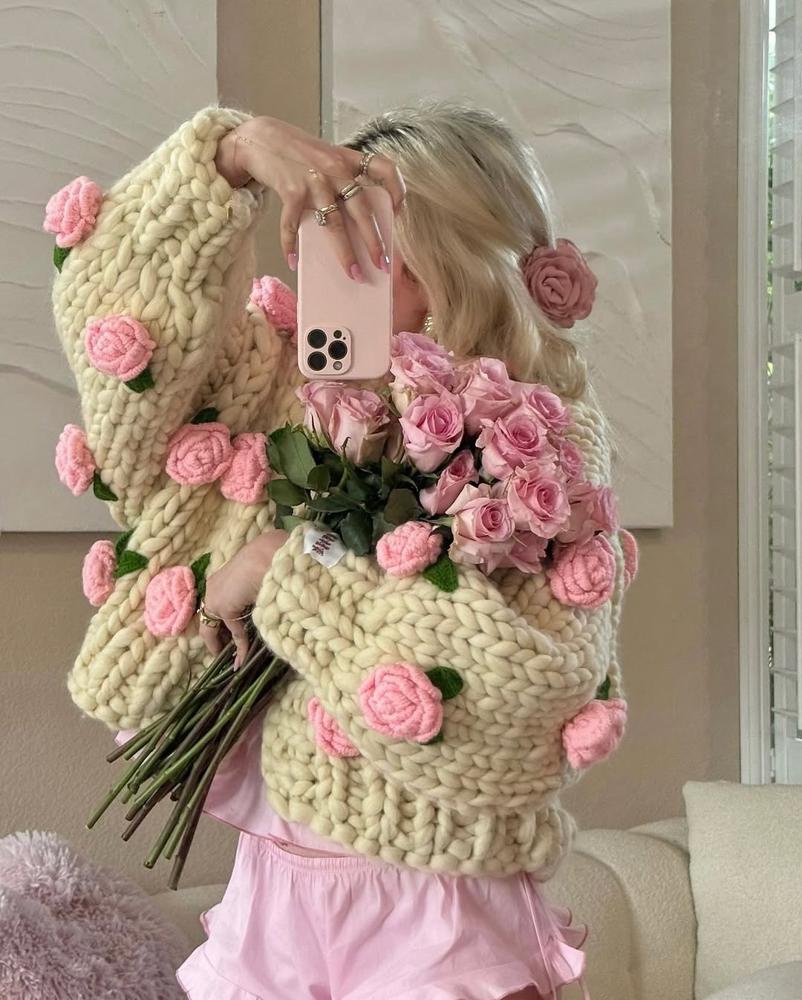 22 Chunky Pink Cardigan Outfits Image