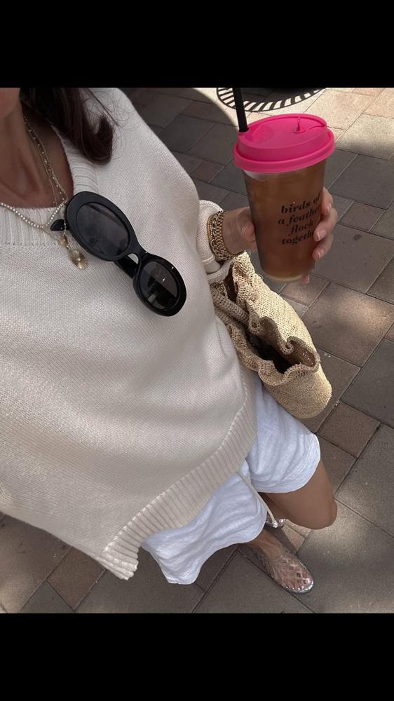 21 White Bermuda Shorts Outfits For Curvy Image