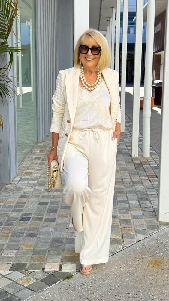 23 White Satin Pants Outfits Image