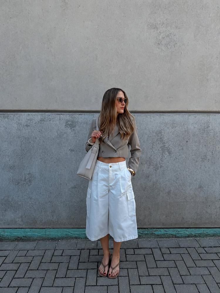 22 Grey Bermuda Shorts Outfits Image