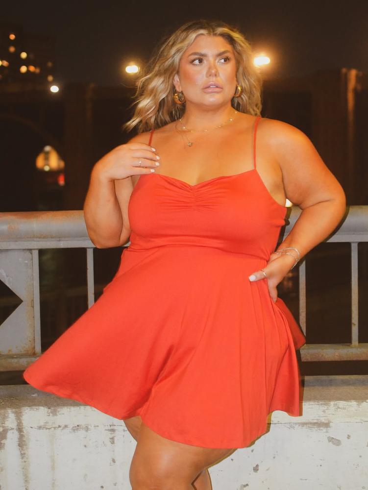 22 Orange Shorts Outfits Curvy Image